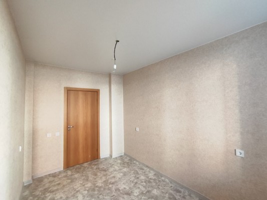 Продам трехкомнатную (3-комн.) квартиру, Строителей ул, 40, Рощино гп