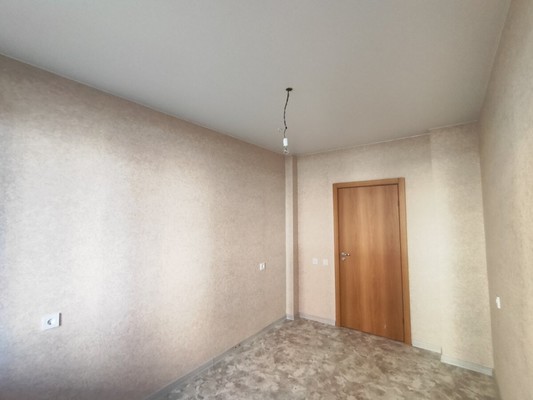 Продам трехкомнатную (3-комн.) квартиру, Строителей ул, 40, Рощино гп