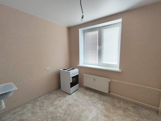 Продам трехкомнатную (3-комн.) квартиру, Строителей ул, 40, Рощино гп