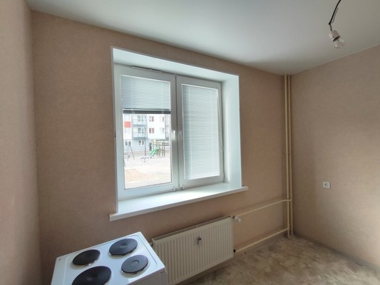 Продам трехкомнатную (3-комн.) квартиру, Строителей ул, 40, Рощино гп