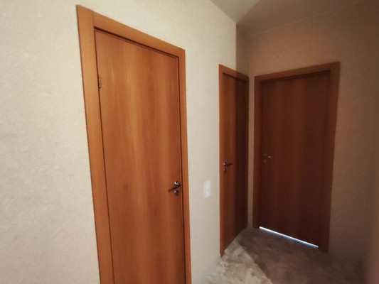 Продам трехкомнатную (3-комн.) квартиру, Строителей ул, 40, Рощино гп