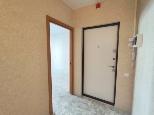 Продам трехкомнатную (3-комн.) квартиру, Строителей ул, 40, Рощино гп