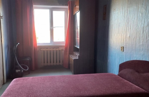 Продам 2-комн. в 3-комн. квартире, Александровская ул, 31, Ломоносов г