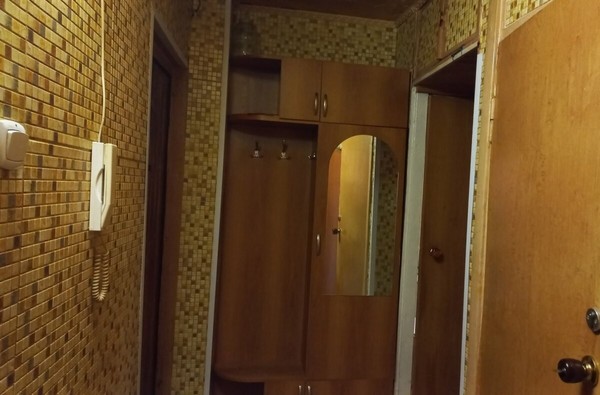 Продам 2-комн. в 3-комн. квартире, Александровская ул, 31, Ломоносов г