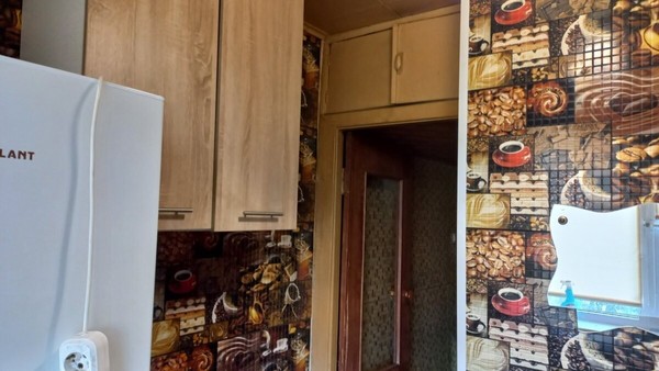 Продам 2-комн. в 3-комн. квартире, Александровская ул, 31, Ломоносов г
