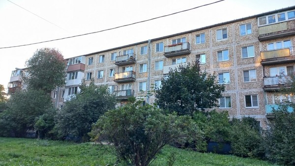Продам 2-комн. в 3-комн. квартире, Александровская ул, 31, Ломоносов г