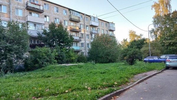 Продам 2-комн. в 3-комн. квартире, Александровская ул, 31, Ломоносов г
