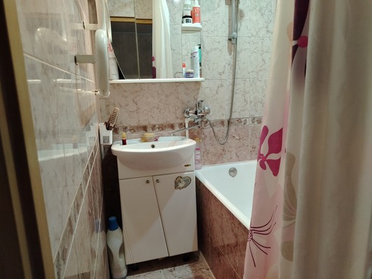 Продам трехкомнатную (3-комн.) квартиру, 5, Приладожский гп