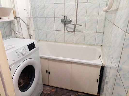 Продам однокомнатную (1-комн.) квартиру, Партизанской Славы б-р, 6, Кировск г