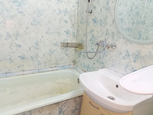 Продам двухкомнатную (2-комн.) квартиру, 9, Приладожский гп