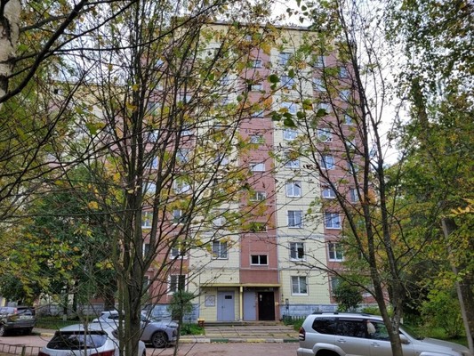 Продам трехкомнатную (3-комн.) квартиру, Гагарина ул, 12, Отрадное г