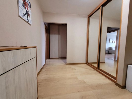 Продам трехкомнатную (3-комн.) квартиру, Гагарина ул, 12, Отрадное г
