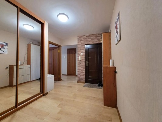 Продам трехкомнатную (3-комн.) квартиру, Гагарина ул, 12, Отрадное г