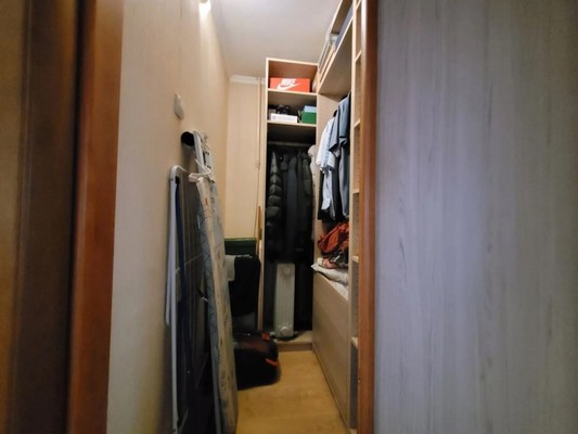 Продам трехкомнатную (3-комн.) квартиру, Гагарина ул, 12, Отрадное г
