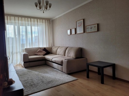 Продам трехкомнатную (3-комн.) квартиру, Гагарина ул, 12, Отрадное г