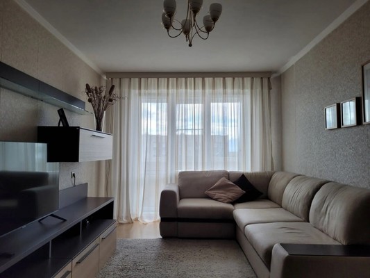Продам трехкомнатную (3-комн.) квартиру, Гагарина ул, 12, Отрадное г