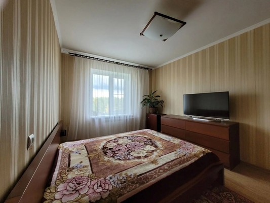 Продам трехкомнатную (3-комн.) квартиру, Гагарина ул, 12, Отрадное г