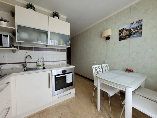 Продам трехкомнатную (3-комн.) квартиру, Гагарина ул, 12, Отрадное г