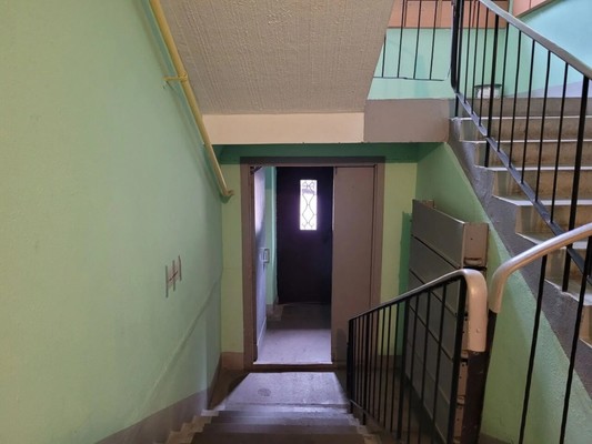 Продам трехкомнатную (3-комн.) квартиру, Гагарина ул, 12, Отрадное г