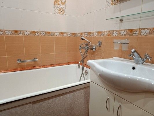 Продам двухкомнатную (2-комн.) квартиру, Гагарина ул, 16, Отрадное г