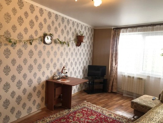 Продам трехкомнатную (3-комн.) квартиру, 4, Приладожский гп