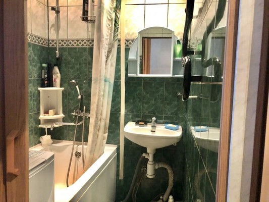 Продам трехкомнатную (3-комн.) квартиру, 4, Приладожский гп