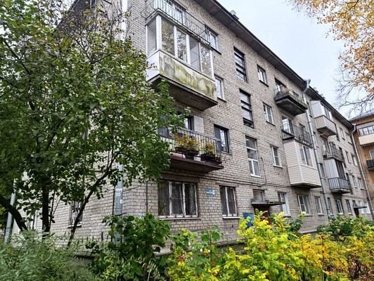 Продам трехкомнатную (3-комн.) квартиру, Заводская ул, 3, Отрадное г