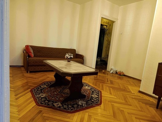 Продам трехкомнатную (3-комн.) квартиру, Заводская ул, 3, Отрадное г