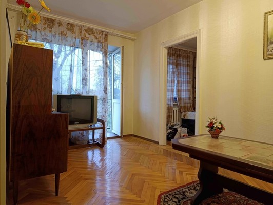 Продам трехкомнатную (3-комн.) квартиру, Заводская ул, 3, Отрадное г
