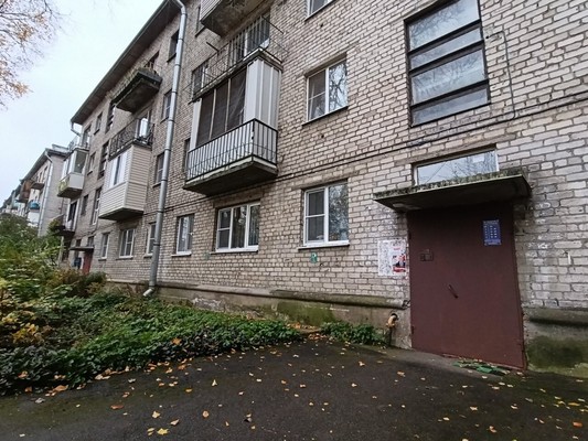 Продам трехкомнатную (3-комн.) квартиру, Заводская ул, 3, Отрадное г