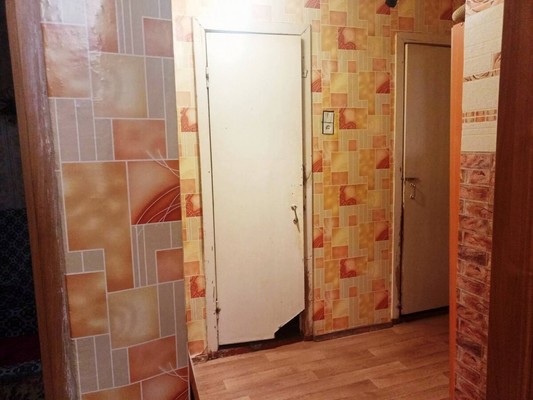 Продам двухкомнатную (2-комн.) квартиру, Братьев Пожарских ул, 9, Путилово с
