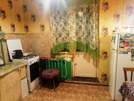 Продам двухкомнатную (2-комн.) квартиру, Братьев Пожарских ул, 9, Путилово с
