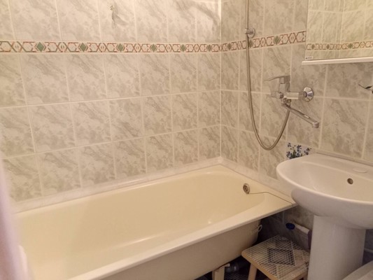 Продам двухкомнатную (2-комн.) квартиру, 21Б, Приладожский гп
