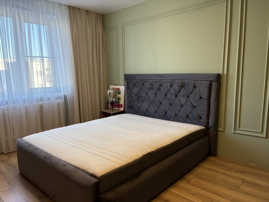 Продам трехкомнатную (3-комн.) квартиру, Молодежная ул, 7к1, Кировск г