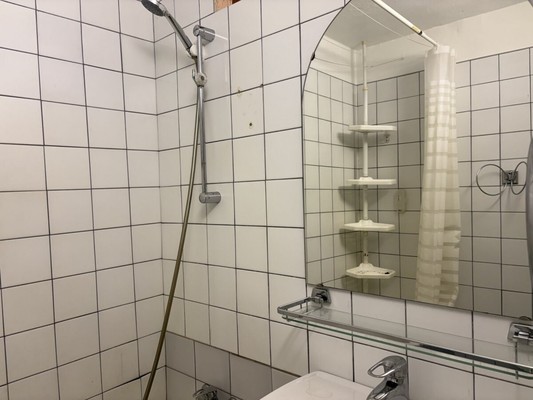 Продам трехкомнатную (3-комн.) квартиру, Молодежная ул, 7к1, Кировск г