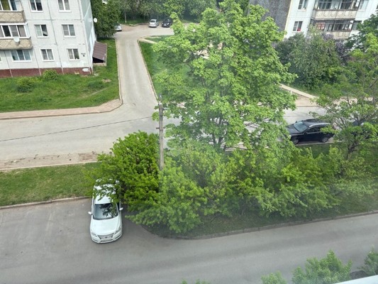 Продам трехкомнатную (3-комн.) квартиру, Молодежная ул, 7к1, Кировск г
