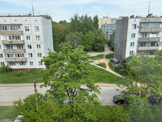 Продам трехкомнатную (3-комн.) квартиру, Молодежная ул, 7к1, Кировск г