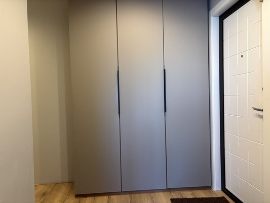 Продам трехкомнатную (3-комн.) квартиру, Молодежная ул, 7к1, Кировск г