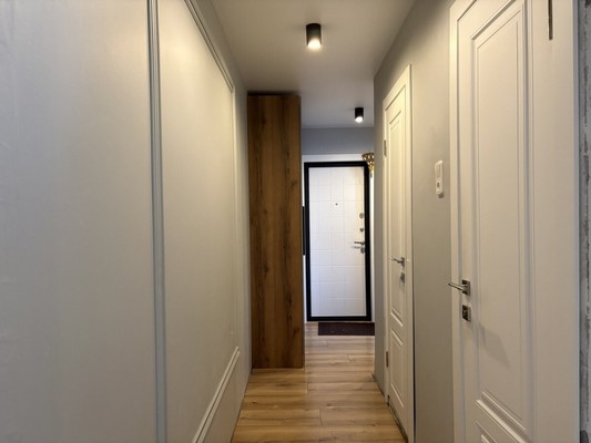 Продам трехкомнатную (3-комн.) квартиру, Молодежная ул, 7к1, Кировск г