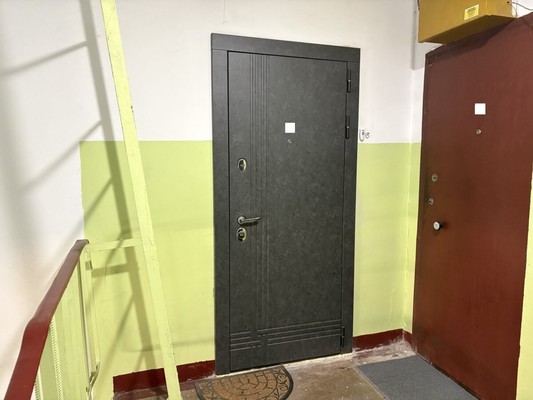 Продам трехкомнатную (3-комн.) квартиру, Молодежная ул, 7к1, Кировск г