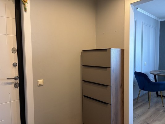 Продам трехкомнатную (3-комн.) квартиру, Молодежная ул, 7к1, Кировск г