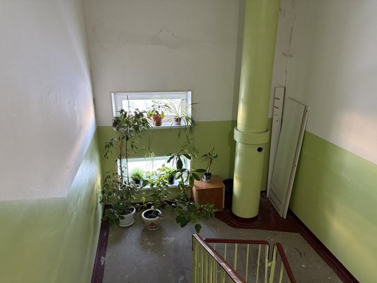Продам трехкомнатную (3-комн.) квартиру, Молодежная ул, 7к1, Кировск г