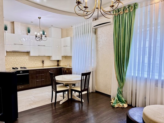 Продам трехкомнатную (3-комн.) квартиру, Ростовская ул, 19кВ, Симферополь г