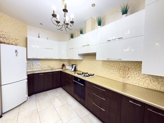 Продам трехкомнатную (3-комн.) квартиру, Ростовская ул, 19кВ, Симферополь г