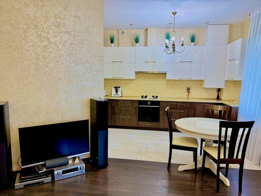 Продам трехкомнатную (3-комн.) квартиру, Ростовская ул, 19кВ, Симферополь г