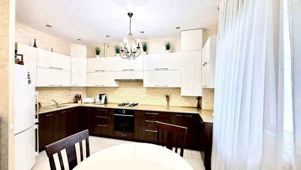 Продам трехкомнатную (3-комн.) квартиру, Ростовская ул, 19кВ, Симферополь г