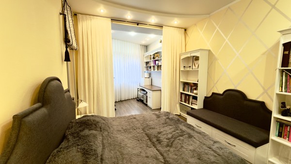 Продам трехкомнатную (3-комн.) квартиру, Ростовская ул, 19кВ, Симферополь г