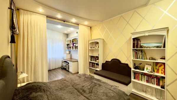 Продам трехкомнатную (3-комн.) квартиру, Ростовская ул, 19кВ, Симферополь г