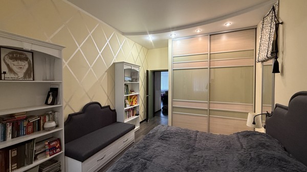 Продам трехкомнатную (3-комн.) квартиру, Ростовская ул, 19кВ, Симферополь г
