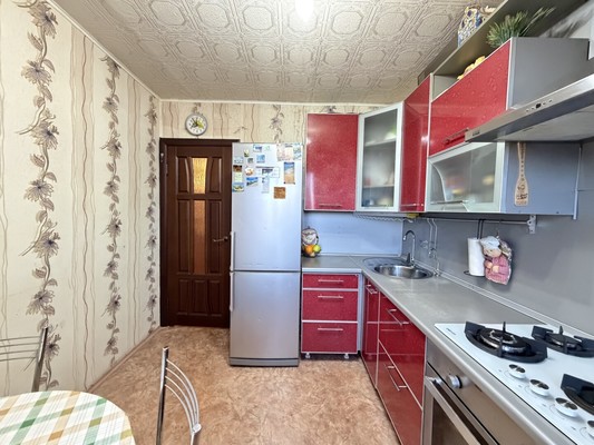 Продам трехкомнатную (3-комн.) квартиру, Дачная ул, 7, Казань г